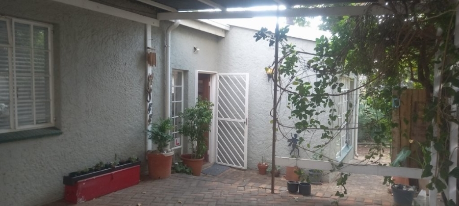 To Let 1 Bedroom Property for Rent in Robindale Gauteng