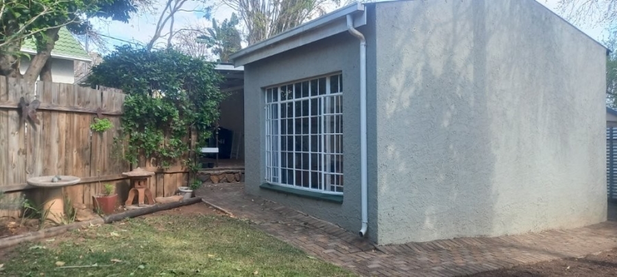 To Let 1 Bedroom Property for Rent in Robindale Gauteng