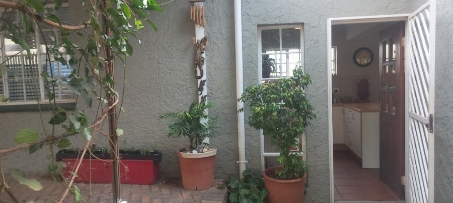 To Let 1 Bedroom Property for Rent in Robindale Gauteng