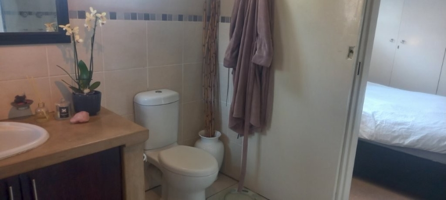 To Let 1 Bedroom Property for Rent in Robindale Gauteng