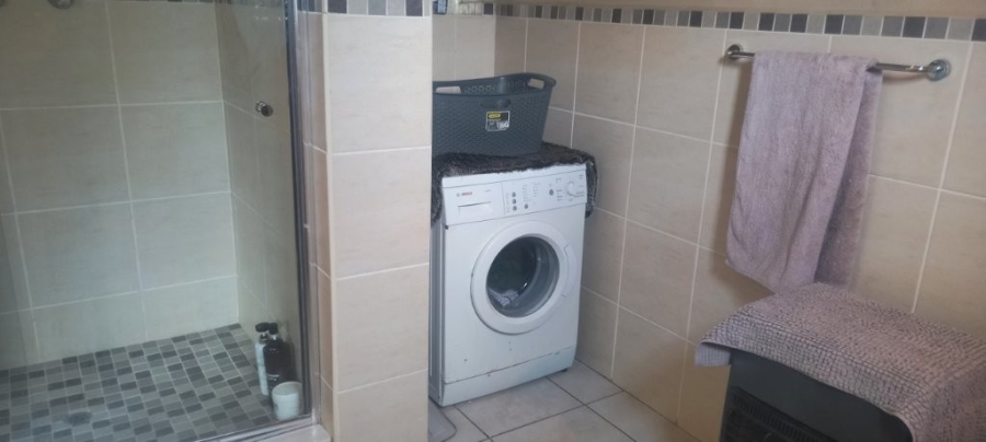 To Let 1 Bedroom Property for Rent in Robindale Gauteng