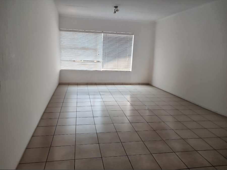 To Let 3 Bedroom Property for Rent in Little Falls Gauteng