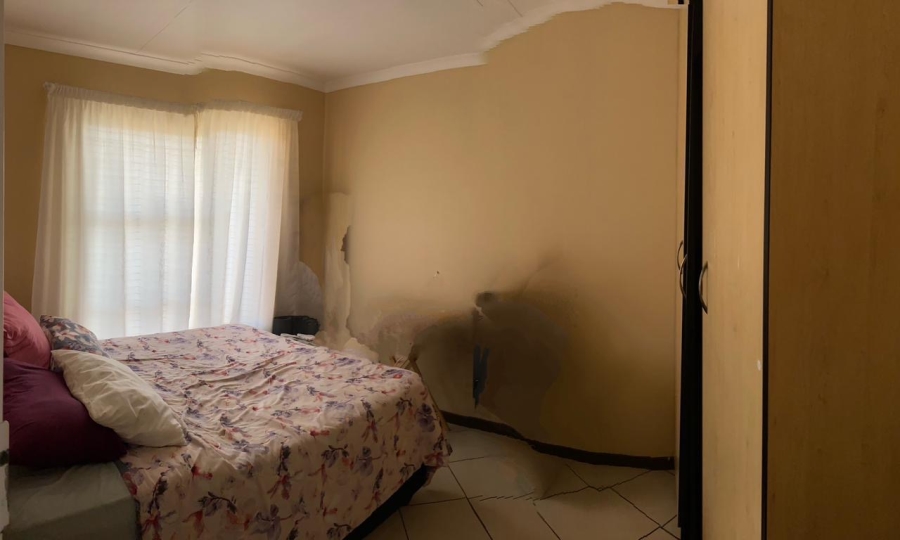 2 Bedroom Property for Sale in Denneoord Gauteng