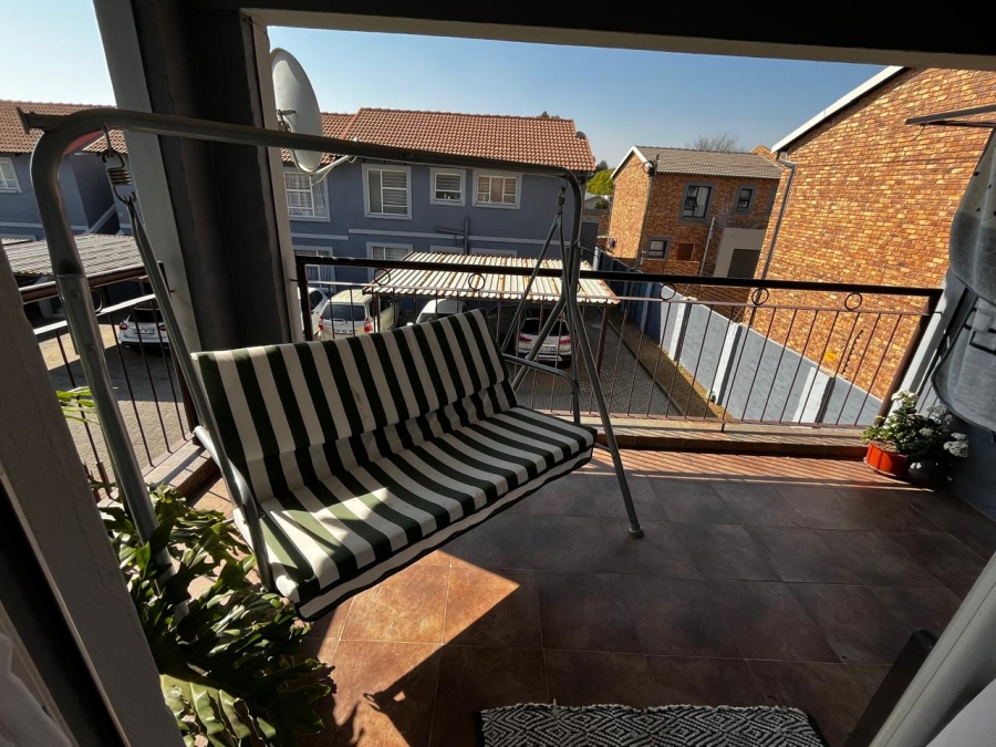 2 Bedroom Property for Sale in Denneoord Gauteng