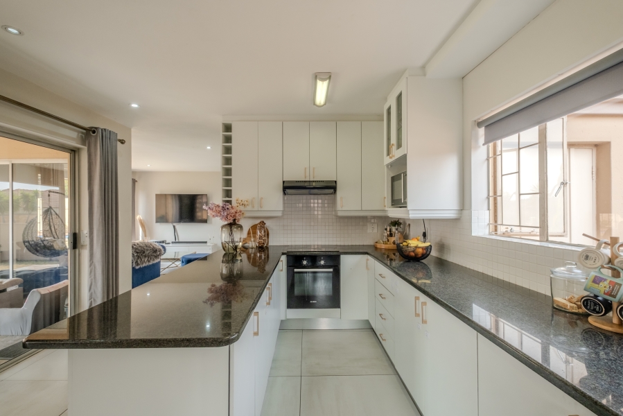 3 Bedroom Property for Sale in Thatchfield Estate Gauteng