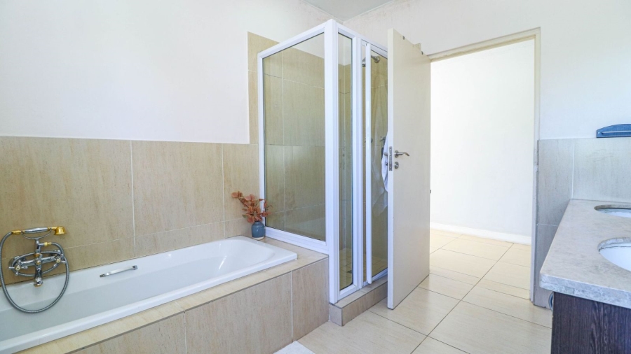 3 Bedroom Property for Sale in Oaklands Gauteng