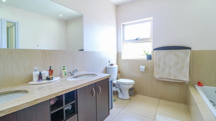 3 Bedroom Property for Sale in Oaklands Gauteng