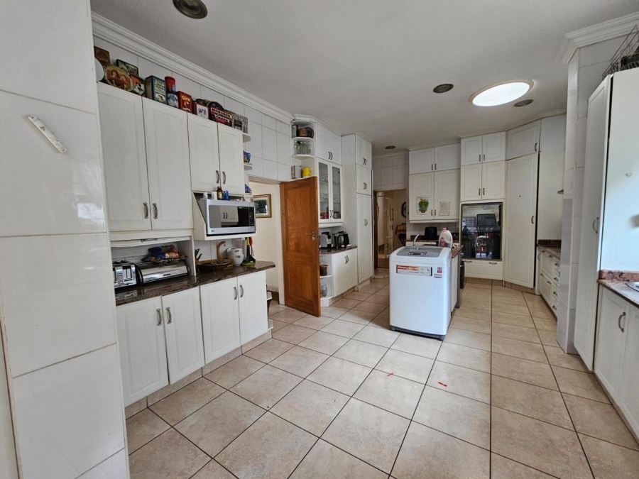 7 Bedroom Property for Sale in Oaklands Gauteng