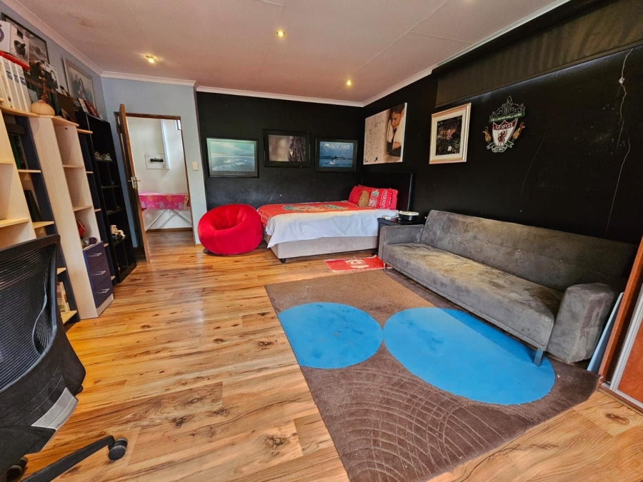 7 Bedroom Property for Sale in Oaklands Gauteng