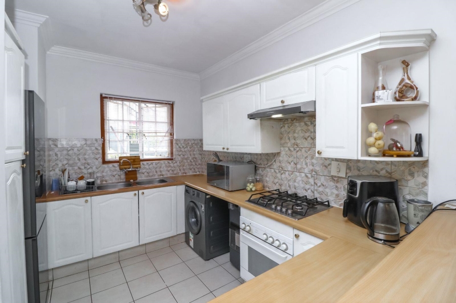 2 Bedroom Property for Sale in Saxonwold Gauteng
