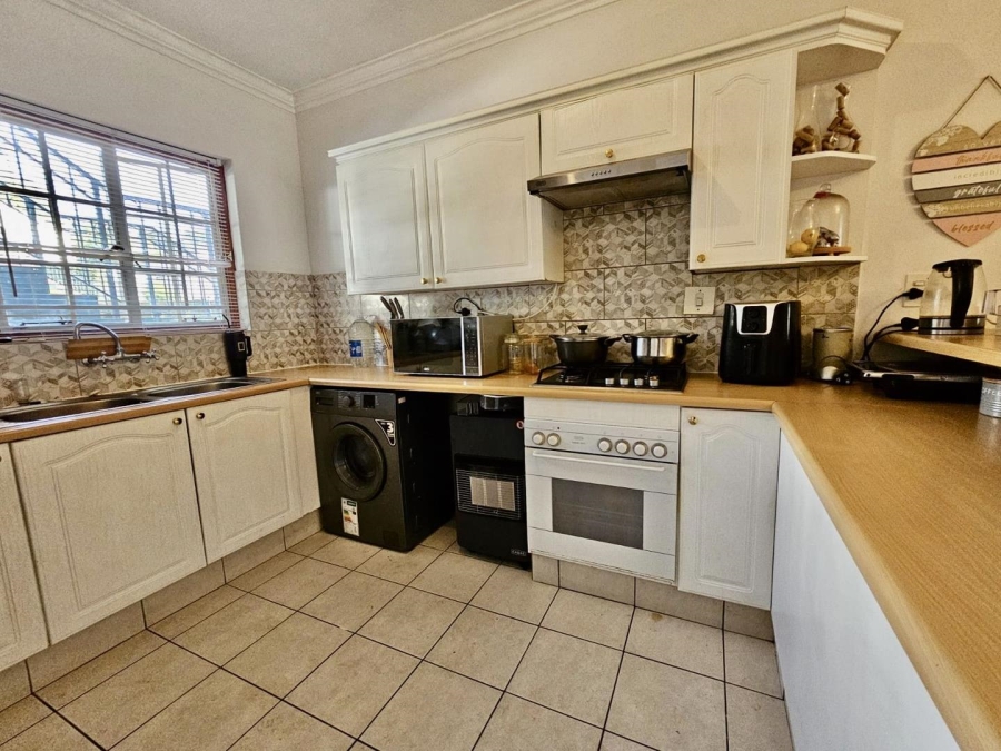 2 Bedroom Property for Sale in Saxonwold Gauteng