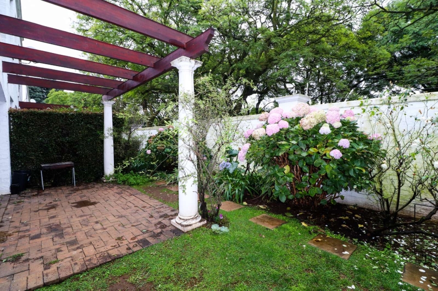 2 Bedroom Property for Sale in Saxonwold Gauteng