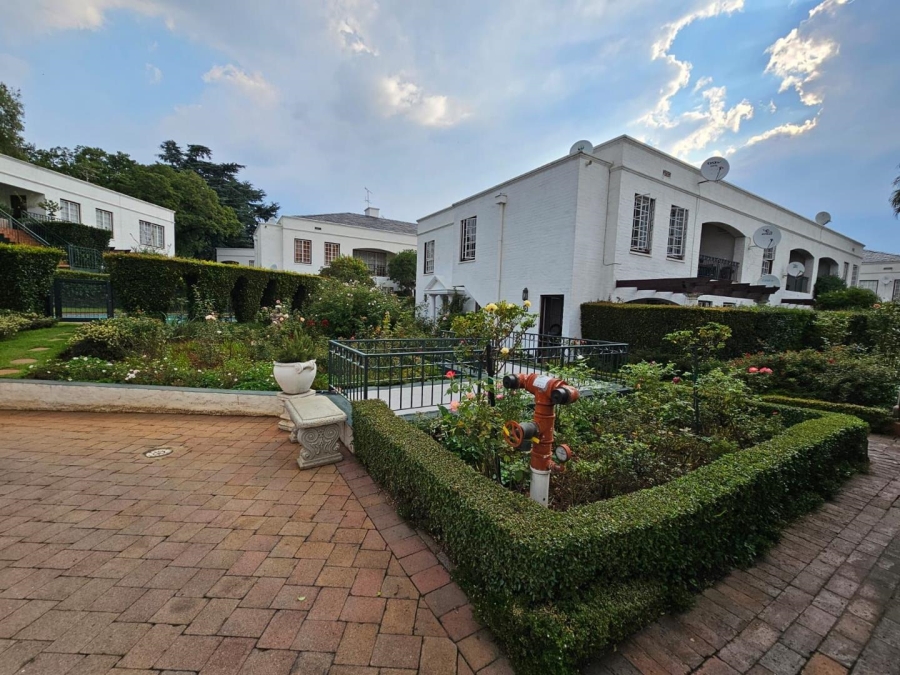 2 Bedroom Property for Sale in Saxonwold Gauteng