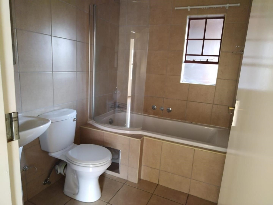 2 Bedroom Property for Sale in Noordwyk Gauteng