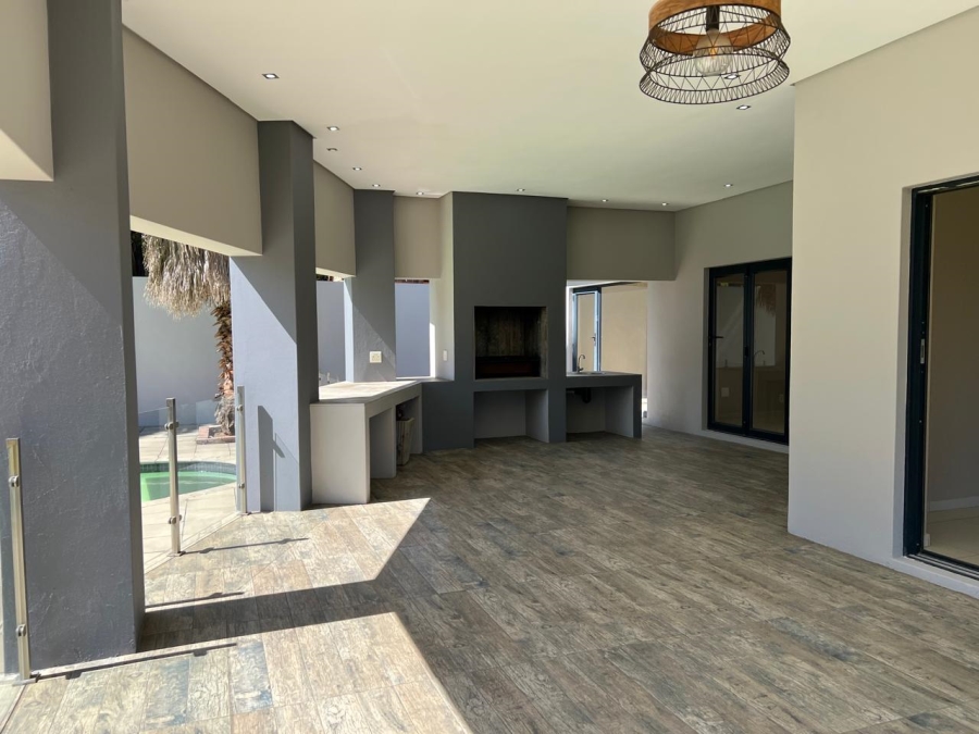 4 Bedroom Property for Sale in Gallo Manor Gauteng