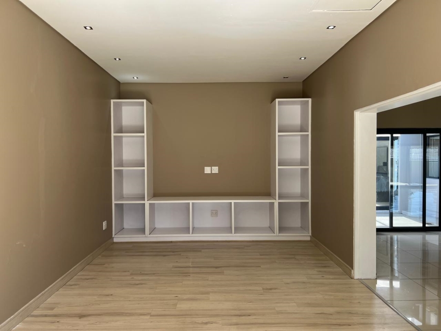 4 Bedroom Property for Sale in Gallo Manor Gauteng