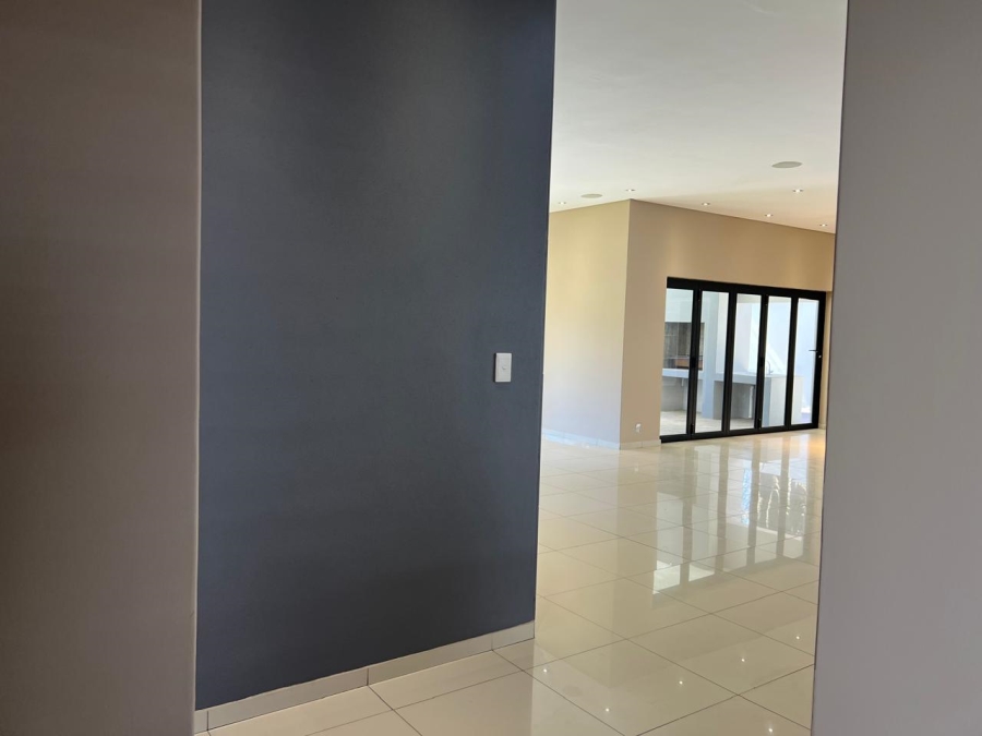 4 Bedroom Property for Sale in Gallo Manor Gauteng