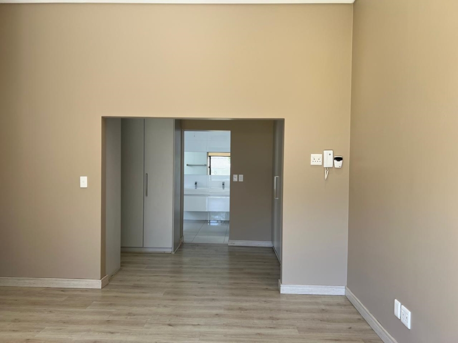 4 Bedroom Property for Sale in Gallo Manor Gauteng