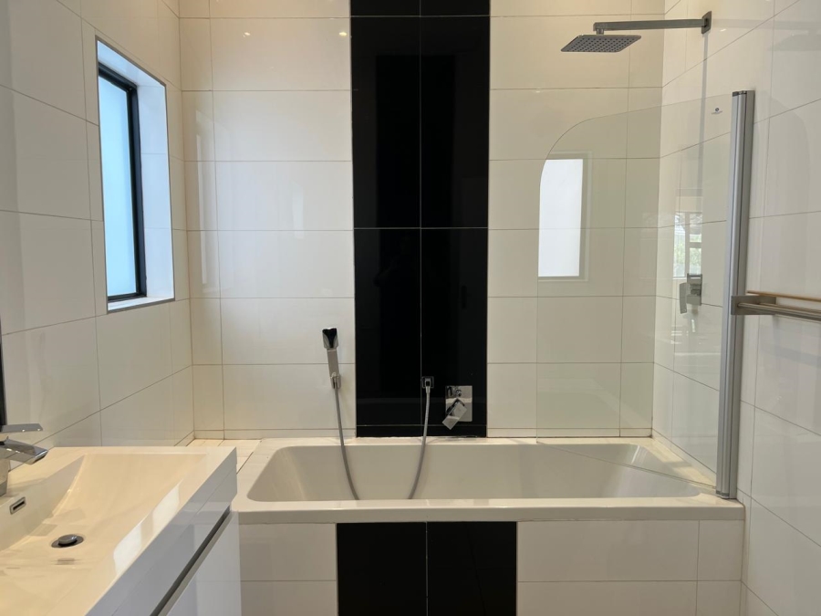 4 Bedroom Property for Sale in Gallo Manor Gauteng