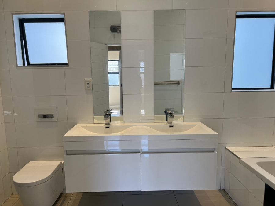 4 Bedroom Property for Sale in Gallo Manor Gauteng
