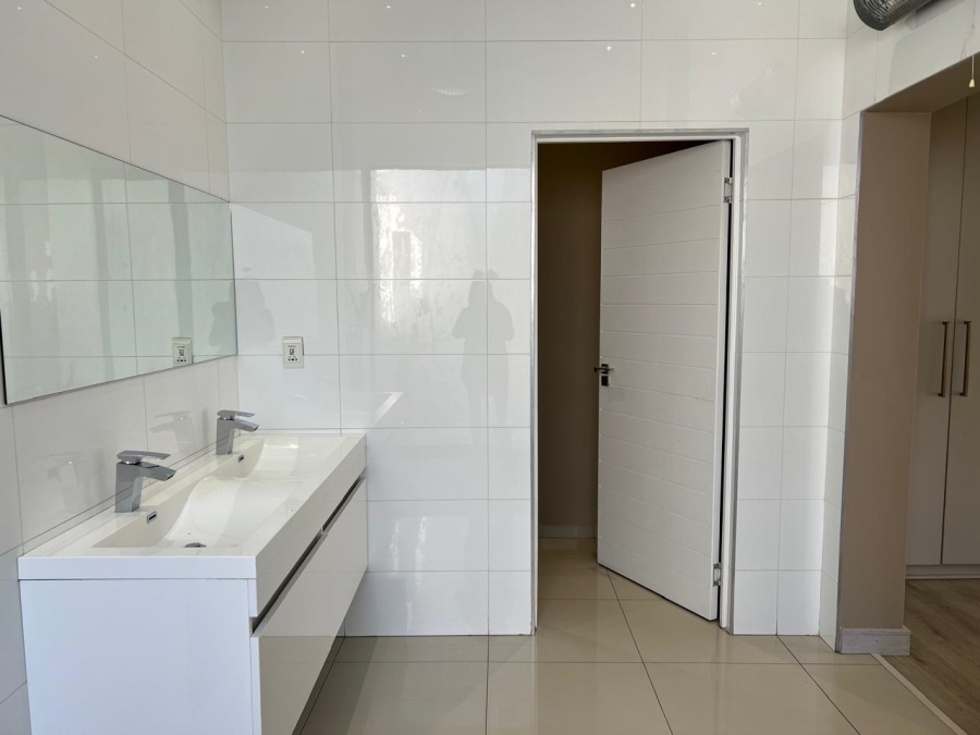 4 Bedroom Property for Sale in Gallo Manor Gauteng