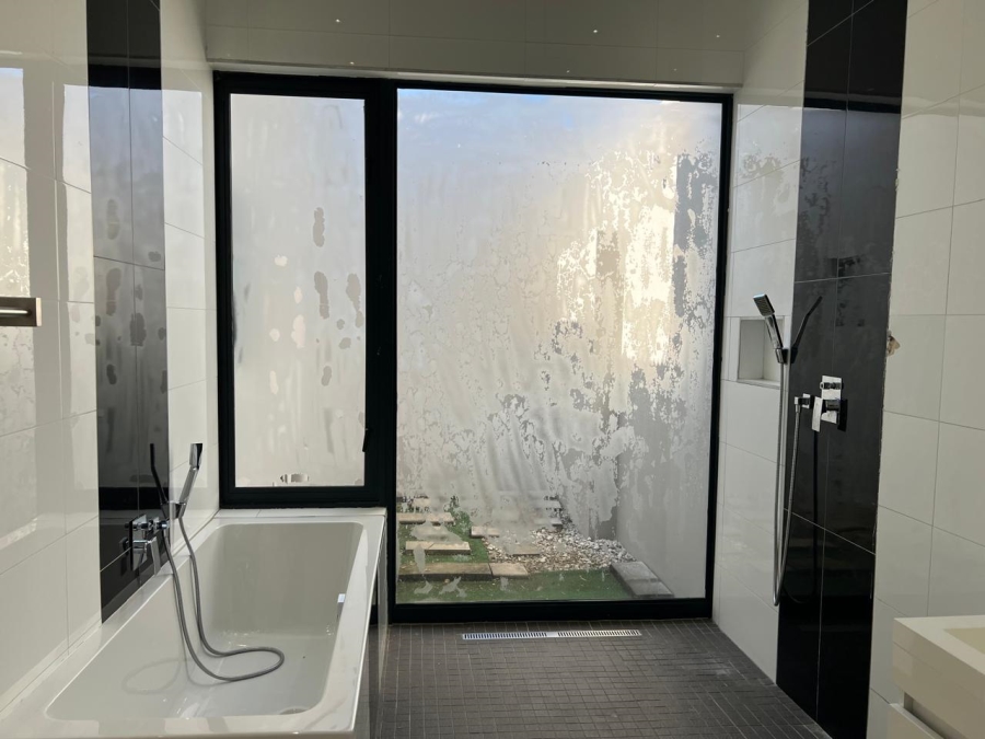 4 Bedroom Property for Sale in Gallo Manor Gauteng