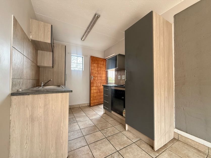 To Let 2 Bedroom Property for Rent in Amberfield Gauteng