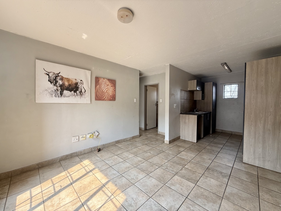 To Let 2 Bedroom Property for Rent in Amberfield Gauteng