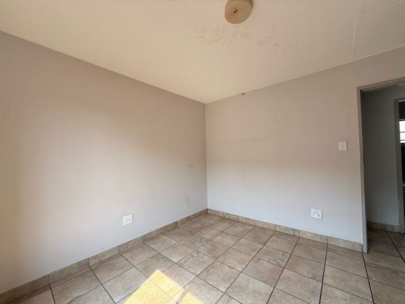To Let 2 Bedroom Property for Rent in Amberfield Gauteng