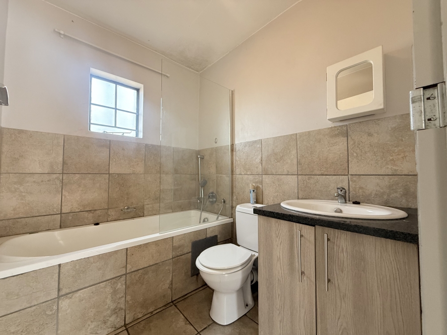 To Let 2 Bedroom Property for Rent in Amberfield Gauteng