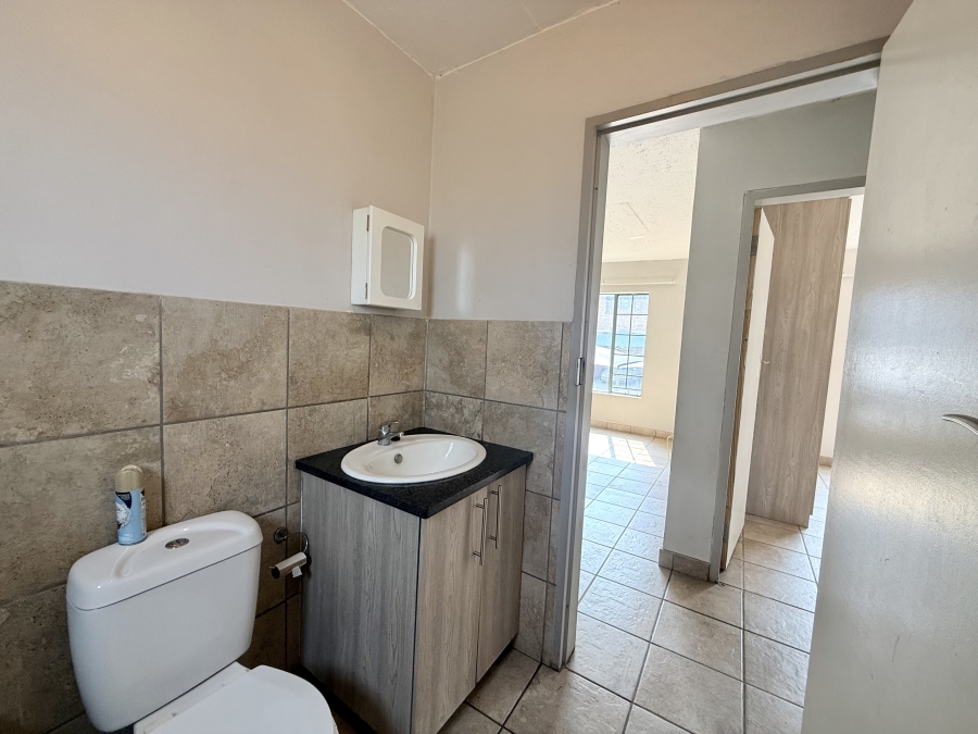To Let 2 Bedroom Property for Rent in Amberfield Gauteng