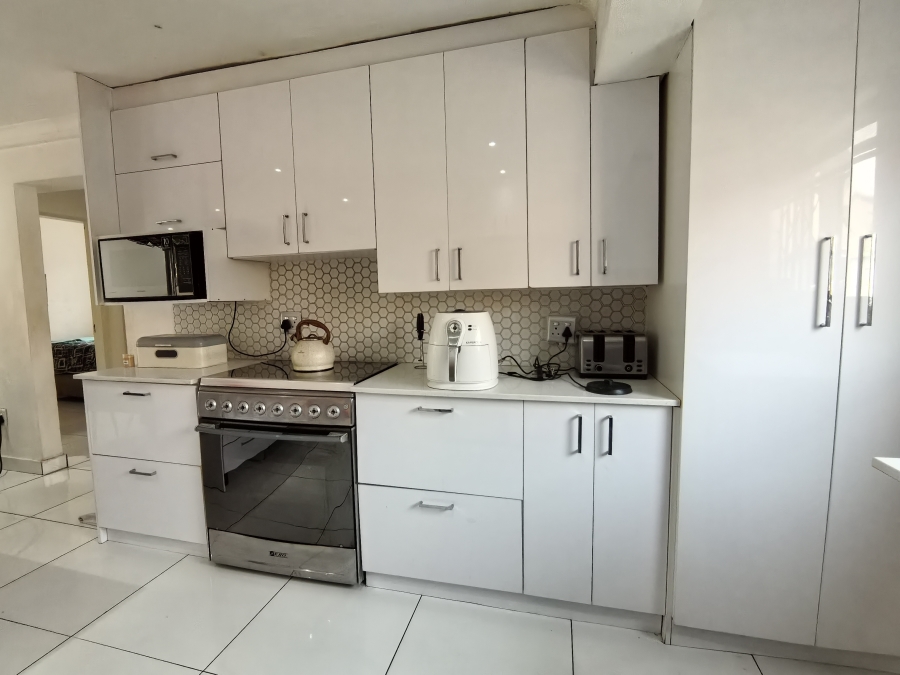 5 Bedroom Property for Sale in Kleinfontein Gauteng