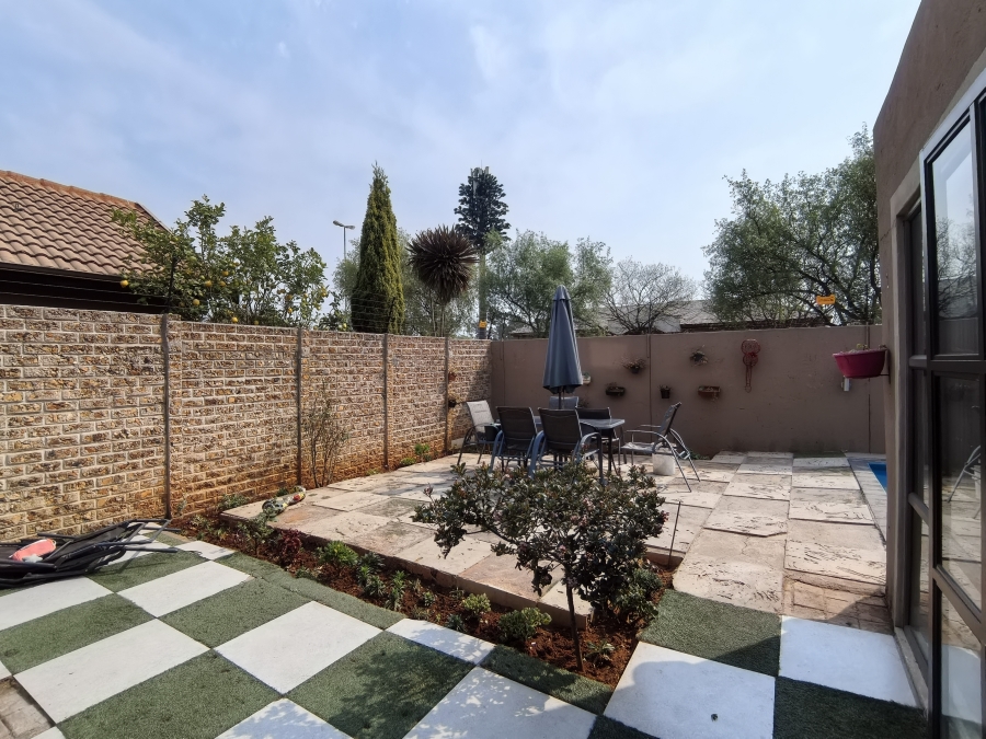 5 Bedroom Property for Sale in Kleinfontein Gauteng