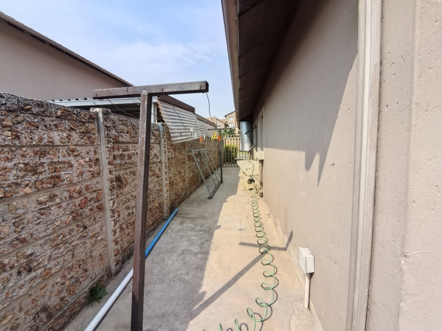 5 Bedroom Property for Sale in Kleinfontein Gauteng