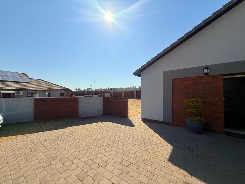 3 Bedroom Property for Sale in Amberfield Gauteng