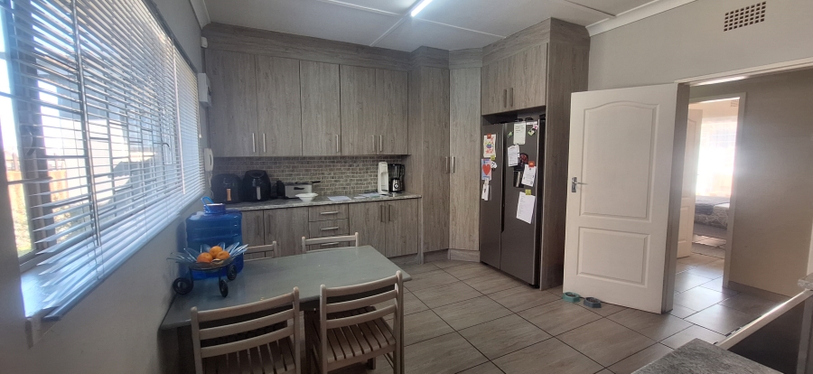 4 Bedroom Property for Sale in Krugersdorp North Gauteng
