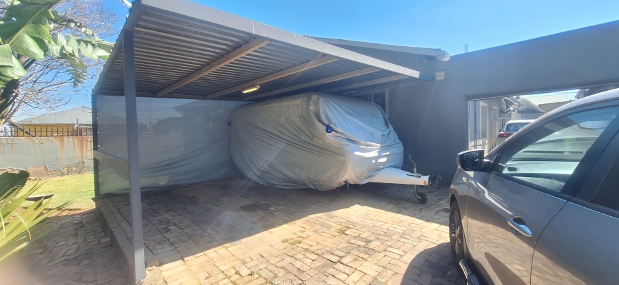 4 Bedroom Property for Sale in Krugersdorp North Gauteng