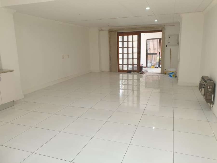 To Let 2 Bedroom Property for Rent in Orchards Gauteng