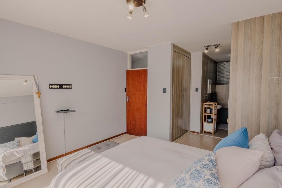 To Let 2 Bedroom Property for Rent in Essexwold Gauteng