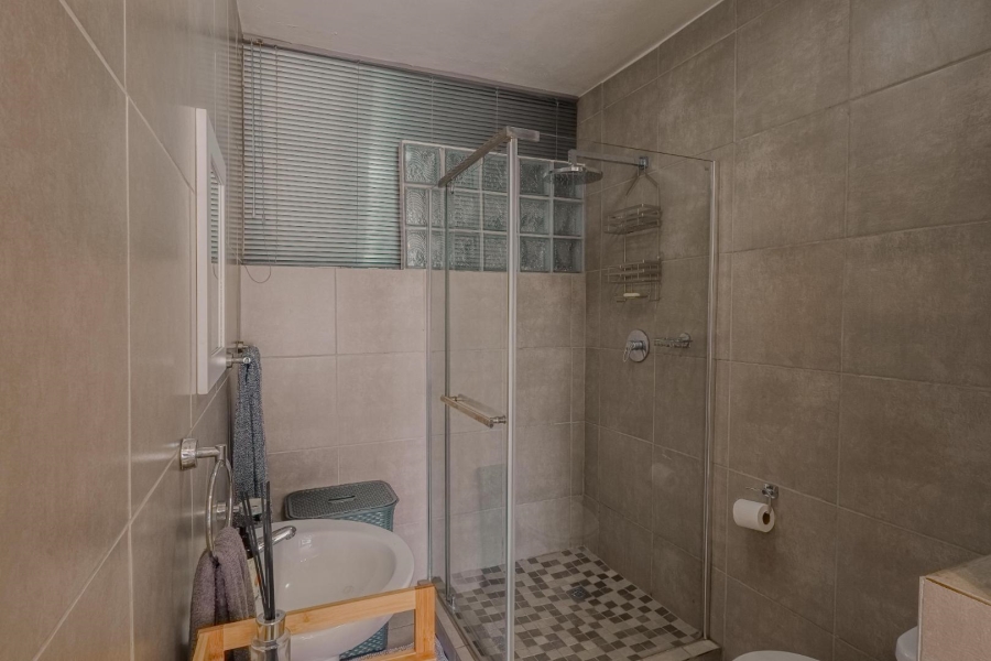 To Let 2 Bedroom Property for Rent in Essexwold Gauteng