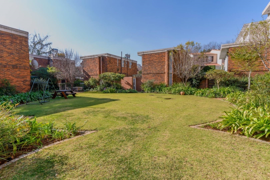 To Let 2 Bedroom Property for Rent in Essexwold Gauteng