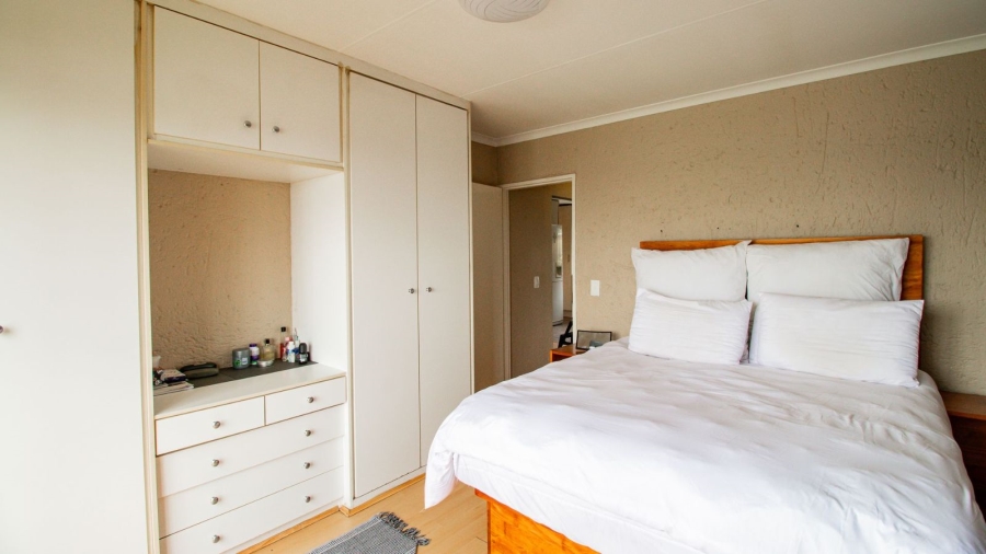 2 Bedroom Property for Sale in Sunnyrock Gauteng