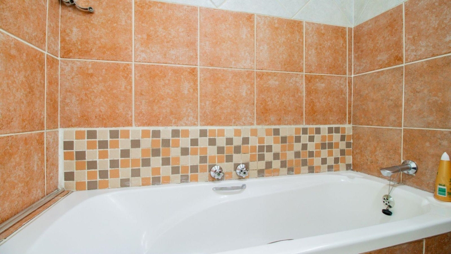 2 Bedroom Property for Sale in Sunnyrock Gauteng