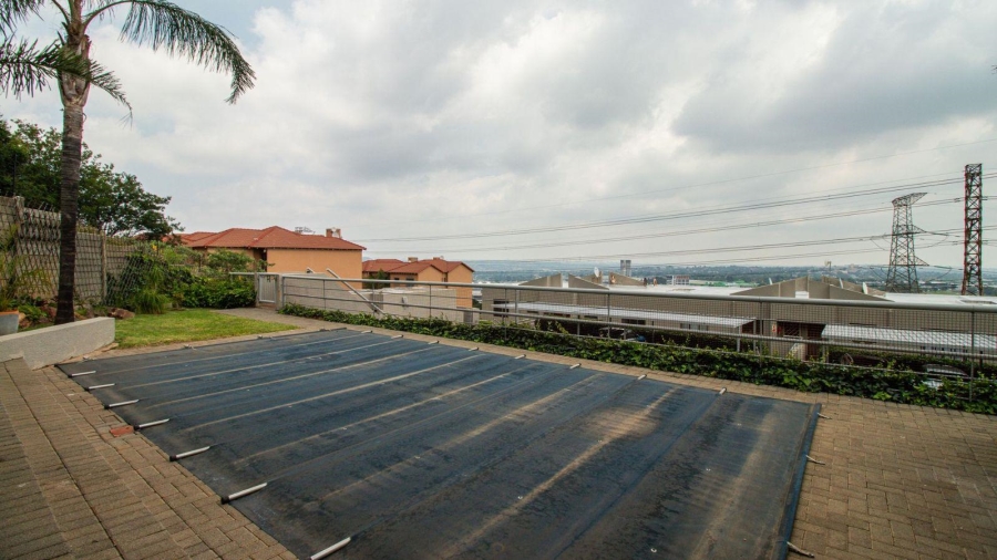 2 Bedroom Property for Sale in Sunnyrock Gauteng