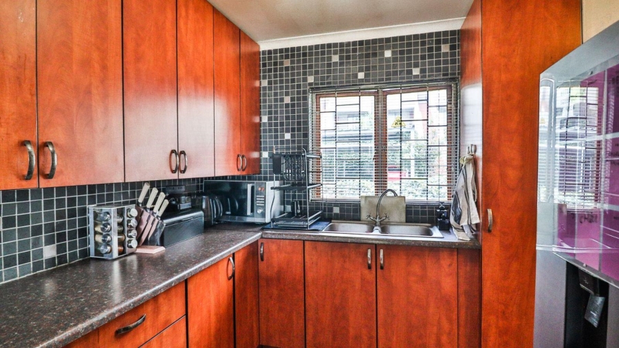 2 Bedroom Property for Sale in Sunnyrock Gauteng
