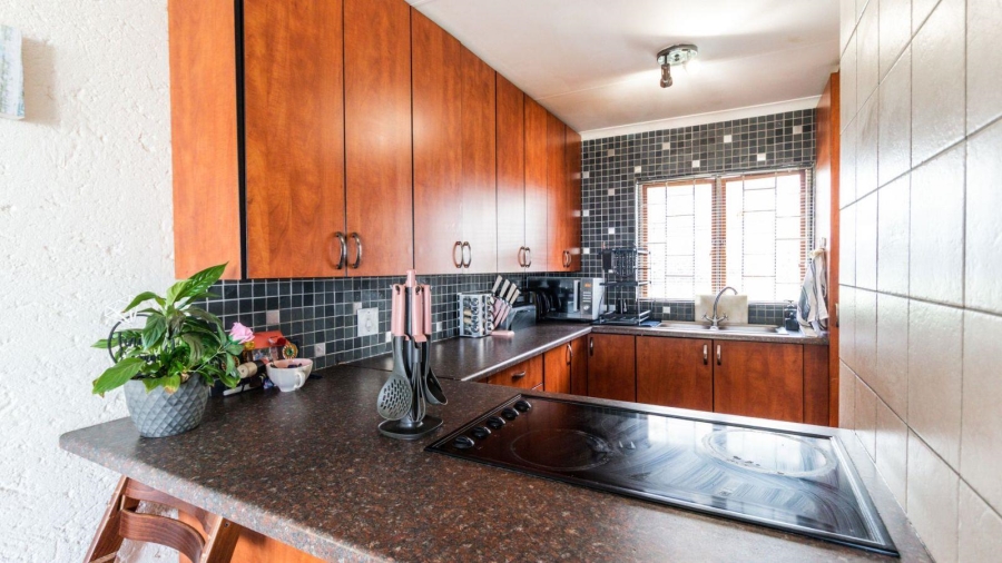2 Bedroom Property for Sale in Sunnyrock Gauteng