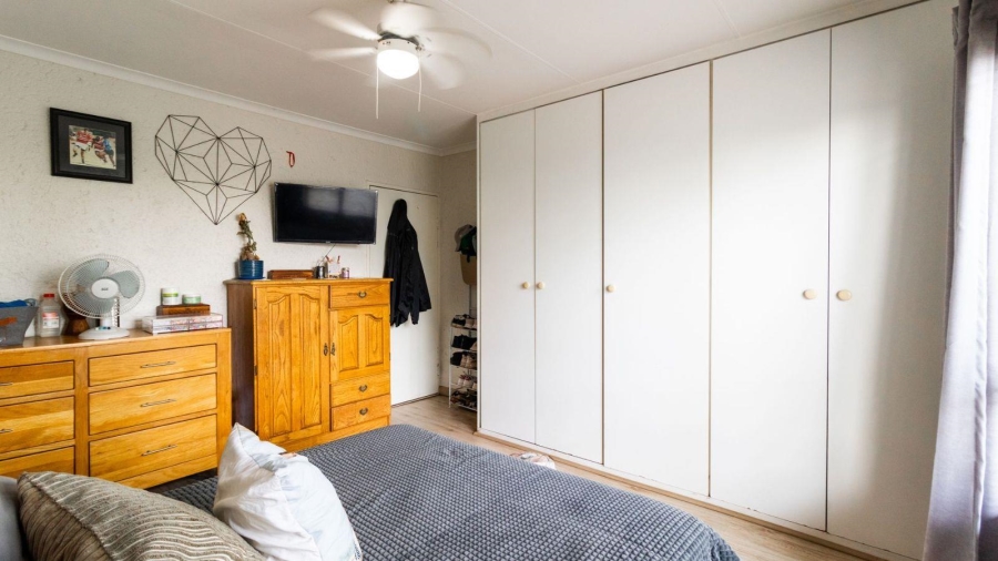 2 Bedroom Property for Sale in Sunnyrock Gauteng