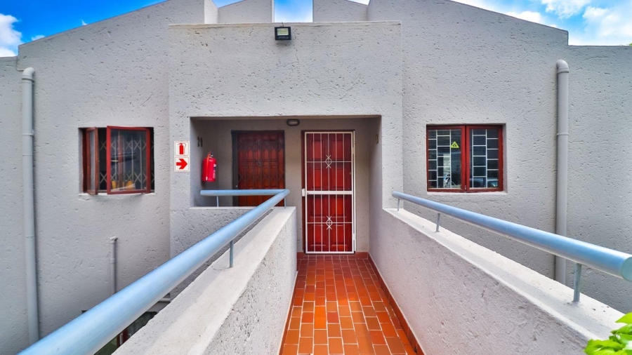 2 Bedroom Property for Sale in Sunnyrock Gauteng