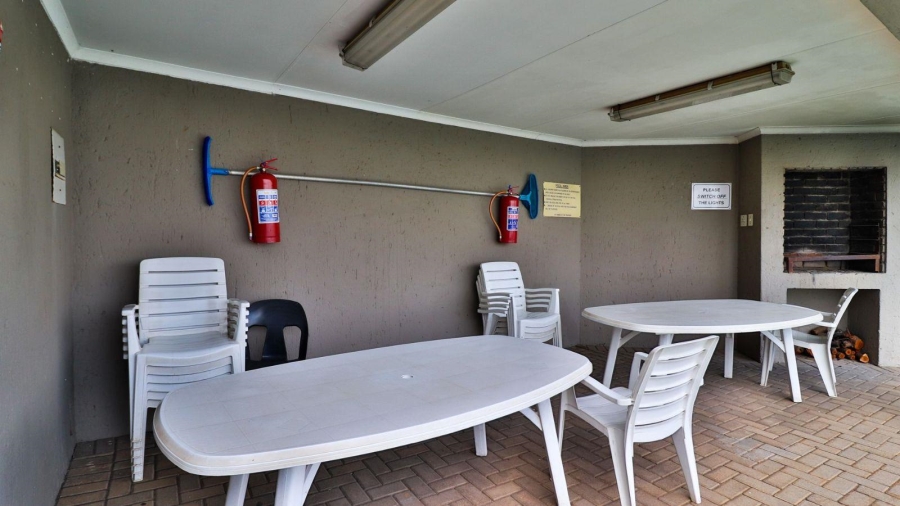 2 Bedroom Property for Sale in Sunnyrock Gauteng