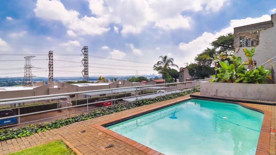 2 Bedroom Property for Sale in Sunnyrock Gauteng